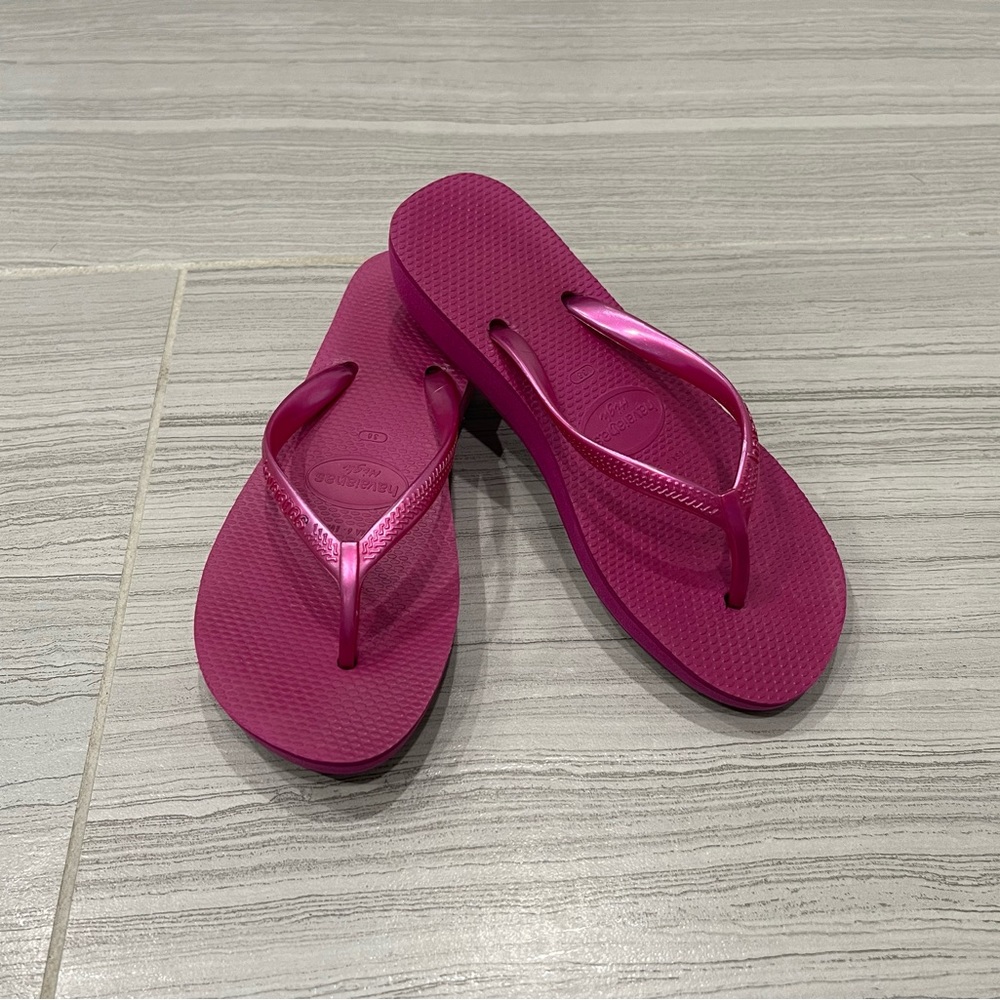 Havaianas high pink flip flops